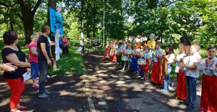 Лето должно быть веселым: в Кривом Роге среди школьников прошла городская игра "Котигорошок" (фото)