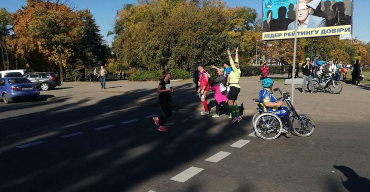 Стальную силу воли и характер продемонстрировала одна из участниц #SteelRun, которая вышла на дистанцию 21 км (ФОТО)