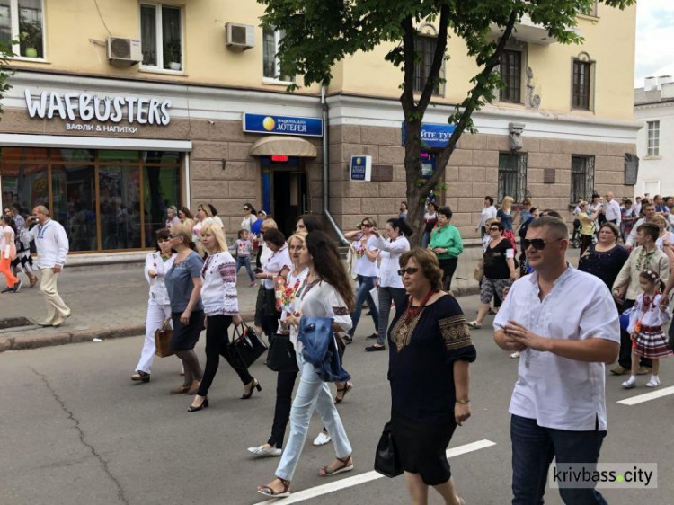 Красота этнической моды: в Кривом Роге прошел парад вышиванок (ФОТО, ВИДЕО)