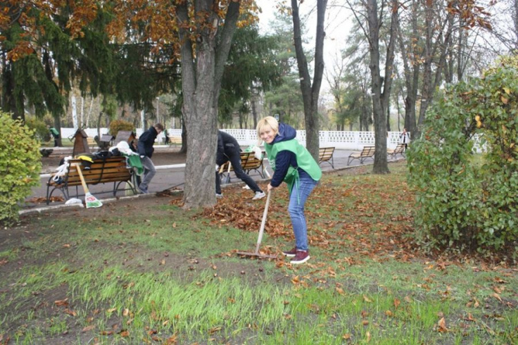 Весело, дружно и с угощениями: в одной из Криворожских школ провели традиционную толоку (фото)