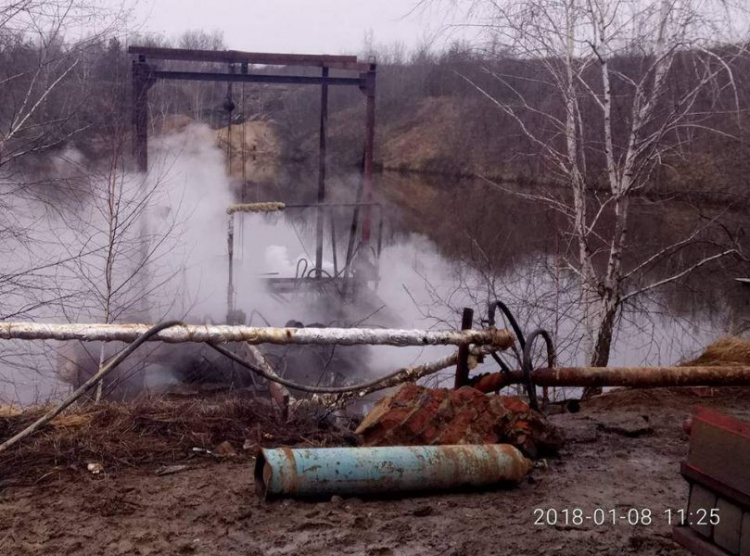 В Кривой Рог везут незаконно добытый гудрон из Львовской области