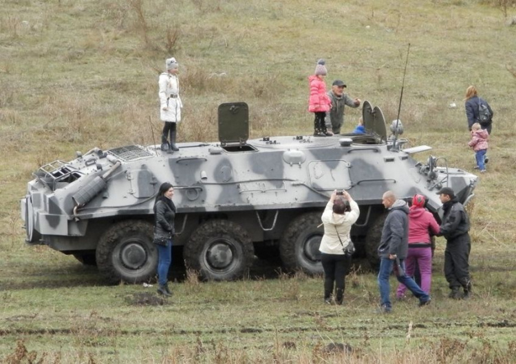 Историческая реконструкция военных событий, военная техника: на Днепропетровщине прошел фестиваль "Сила непокоренных"(фото)