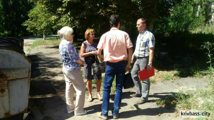 В Кривом Роге проводят проверки мусорных площадок во дворах (ФОТО)