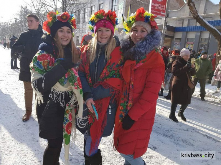 Весело и ярко: по центральной улице Кривого Рога прошёл городской вертеп "Рождественская звезда" (фото)