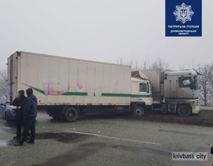 Траса Дніпро-Кривий Ріг: три ДТП і сім понівечиних автівок