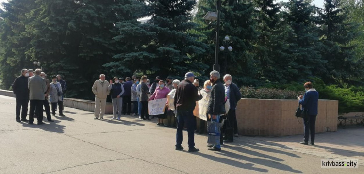 Садоводы Кривого Рога митинговали под стенами горсовета