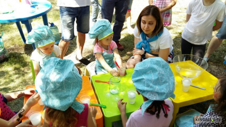 В Криворожском парке прошел фестиваль "Страна детства" (ФОТОРЕПОРТАЖ)