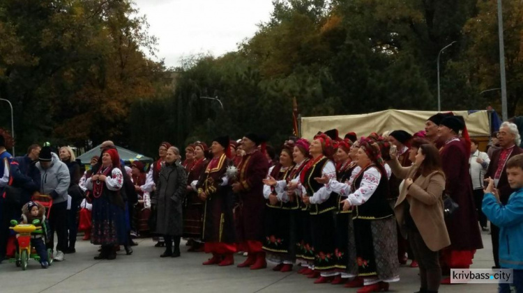 В Кривом Роге состоялся 1-й Международный фестиваль казацкой песни (ФОТОРЕПОРТАЖ)