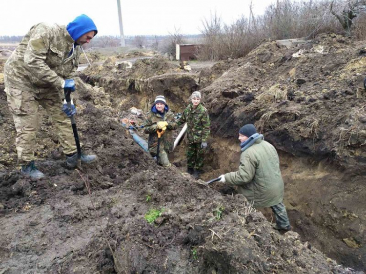 Недалеко от Кривого Рога во время ремонтных работ водопровода нашли человеческие останки (фото)