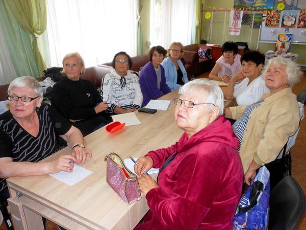 В Інгулецькому Терцентрі розпочались заняття з англійської мови для людей похилого віку