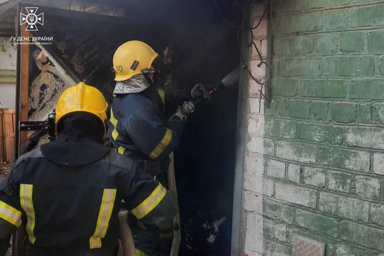 Криворіжець отримав опіки, намагаючись врятувати майно від вогню: подробиці від рятувальників