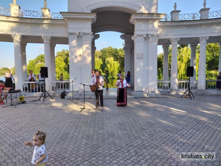 Песни, хороводы и венки на воде: как криворожане отметили Ивана Купала (фото)