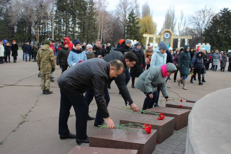 В Кривому Розі з нагоди Дня Гідності та Свободи пройшли урочисті заходи (фото)