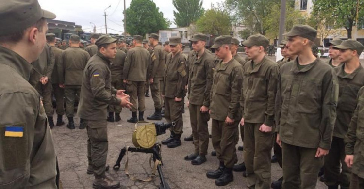 В Кривом Роге гвардейцы-новобранцы ощутили все тяготы срочной службы (фото)