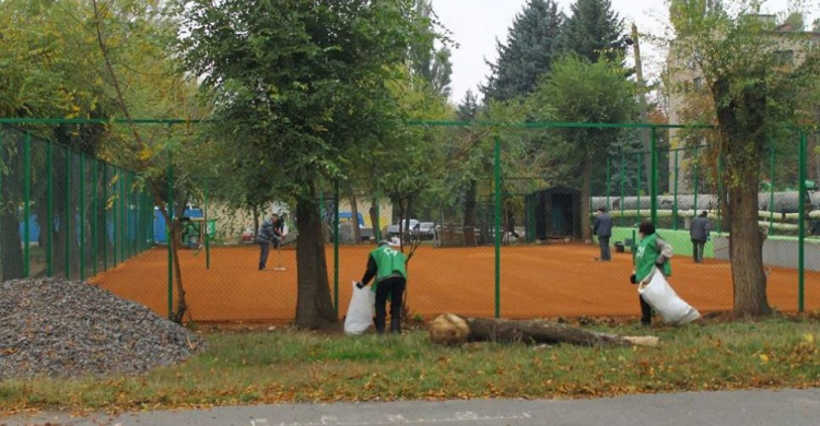 В одной из школ Кривого Рога появились новые теннисные корты (ФОТО)