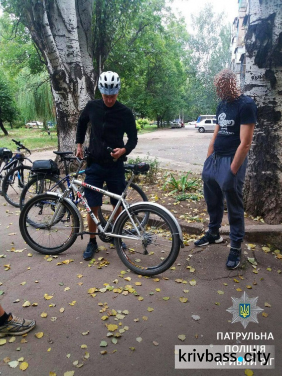 Патрульная полиция Кривого Рога задержала угонщиков велосипеда (ФОТО)