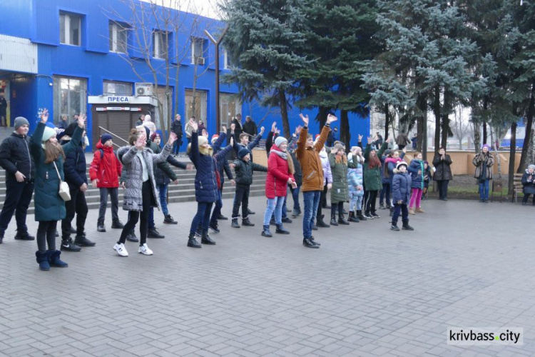 В Кривом Роге торжественно открыли обновленную площадь Адмирала Головко (фото)