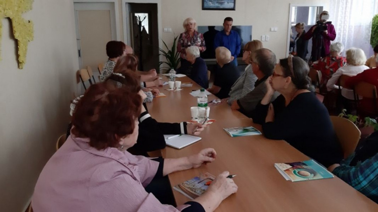 В Кривом Роге люди золотого возраста приступили к занятиям в "Университете третьего возраста" (фото)