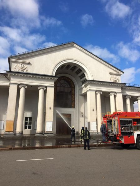 В Кривом Роге "умыли" театр (фотофакт)