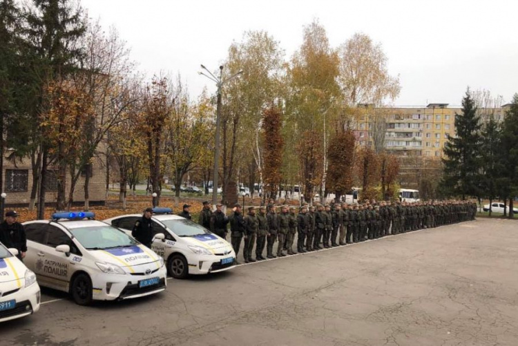 В Кривом Роге правоохранители вместе с военными вышли на патрулирование еще одного района (фото)