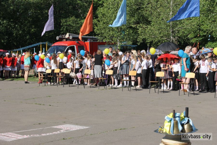 Отшумели: в школах Кривого Рога прозвенел последний звонок (ФОТО) + (ВИДЕО) + (ОБНОВЛЕНО)