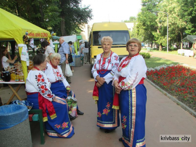 20 тонн меда со всей Украины: в Кривом Роге стартовал 9-й Медовый фестиваль (фото)