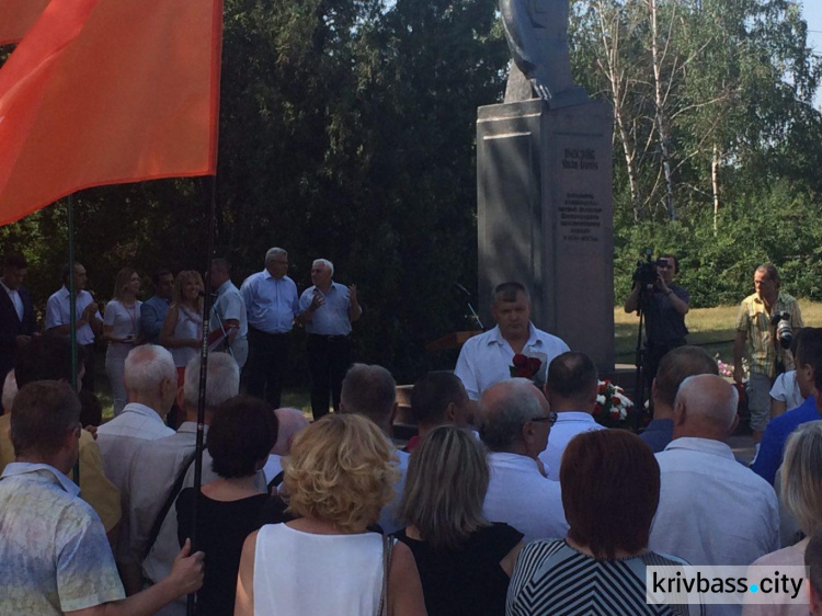 В Кривом Роге прошел торжественный митинг ПАО "АрселорМиттал Кривой Рог" (ФОТО)