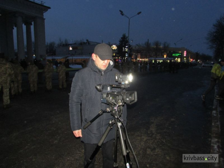 В Кривом Роге ко дню Соборности Украины растянули 100-метровый флаг (фото)