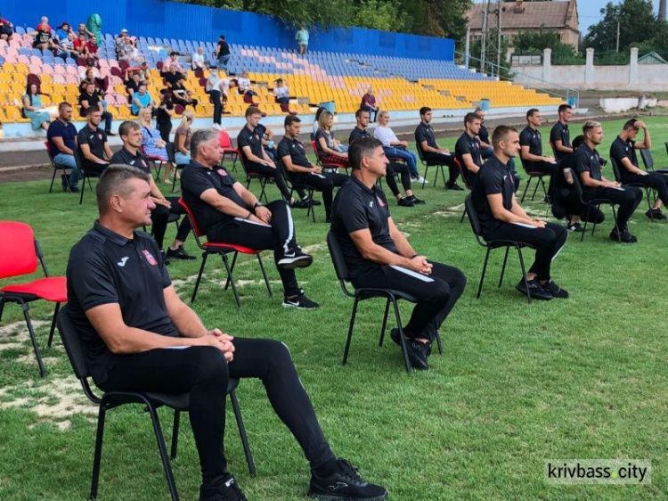 Возрождённый ФК «Кривбасс» представил обновлённую форму, гимн и логотип команды