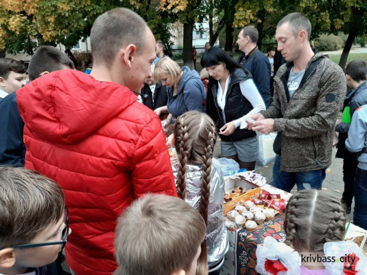 "От сердца к сердцу": в Криворожских школах начались традиционные осенние ярмарки (фото)