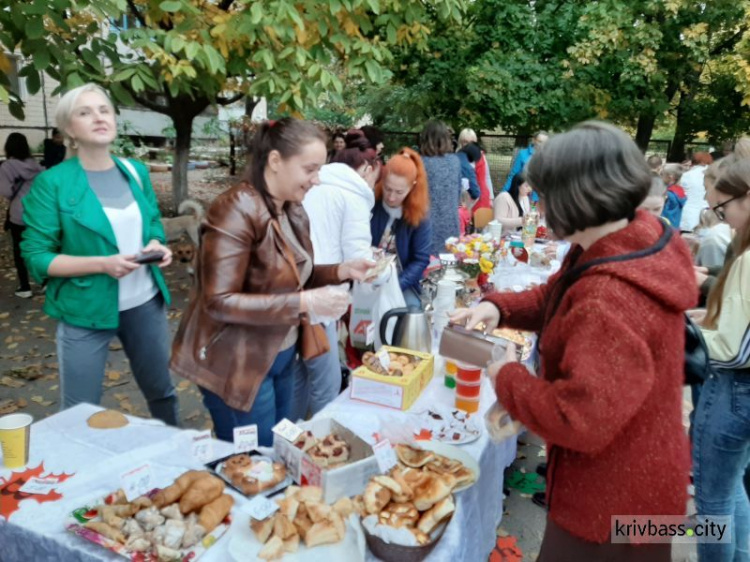 "От сердца к сердцу": в Криворожских школах начались традиционные осенние ярмарки (фото)