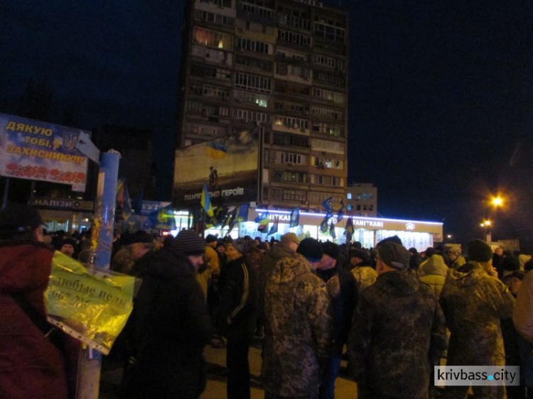 Вместе и порознь в Кривом Роге почтили память Героев Небесной Сотни (ФОТОРЕПОРТАЖ)