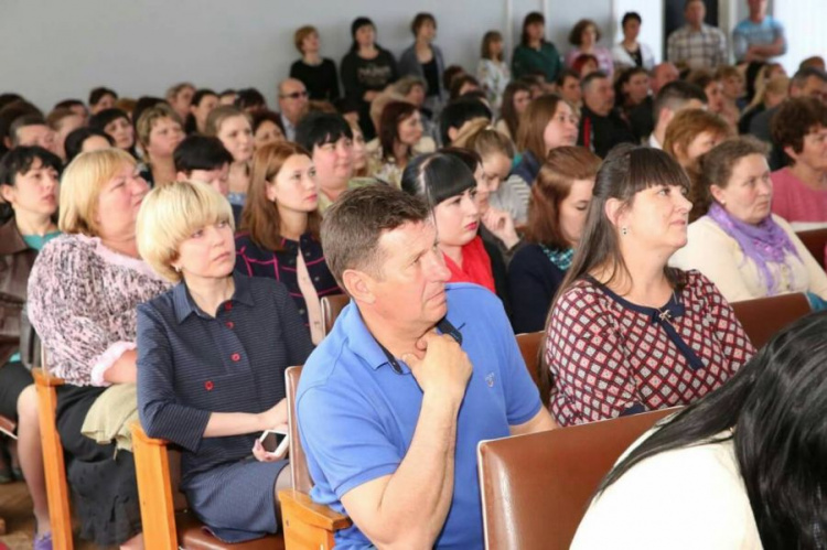 Криворожское предприятие отремонтирует две школы смт Широкое (ФОТО)