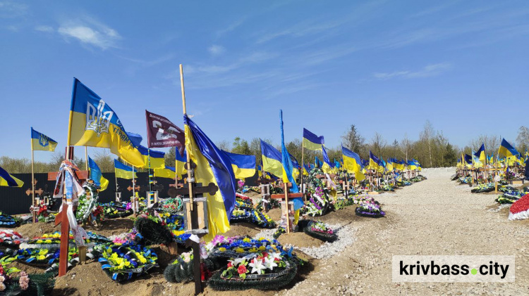 Вшанувати пам'ять загиблих криворіжців та гідно облаштувати Сектор почесних поховань: на сайті міськради зареєстрували петицію