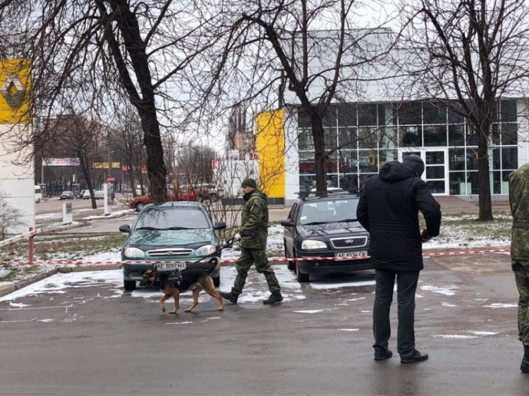 Так не доставайся ты никому: в Кривом Роге неизвестные сообщили о минировании авто сотрудника КПВС, который отказался переходить на КВК