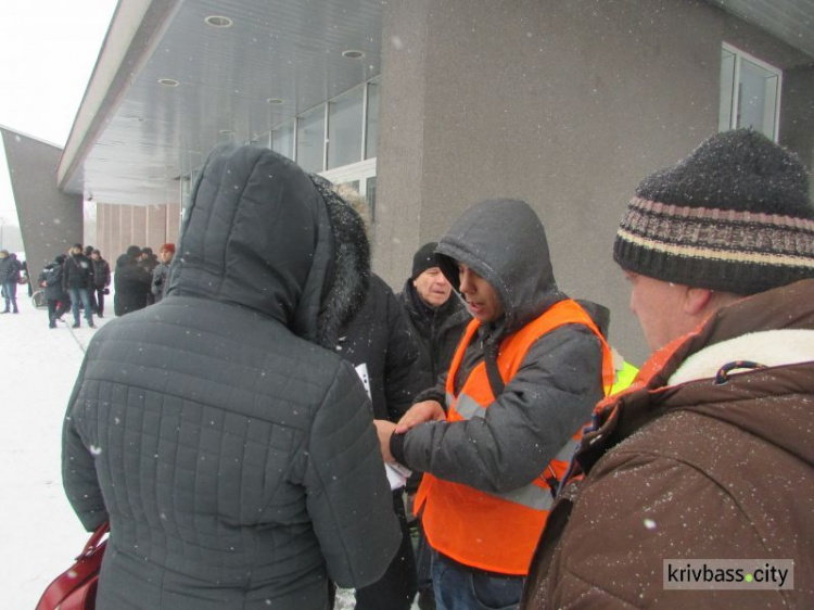 Маршрутки вместо собачьих будок: в Кривом Роге состоялась акция протеста против некачественных перевозок (фото)