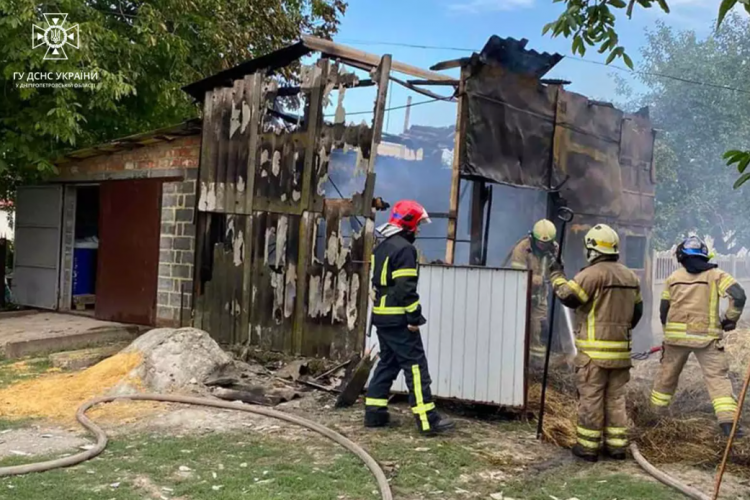 У Криворізькому районі сталася пожежа на приватній ділянці: подробиці від рятувальників