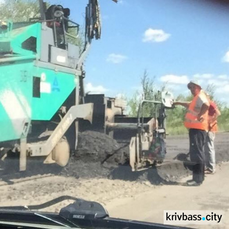 Фотофакт: как ремонтируют трассу Кривой Рог-Днепр