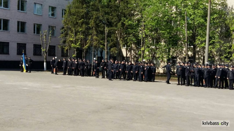 На службу в полицию Кривого Рога заступили 25 новых патрульных (ФОТОРЕПОРТАЖ)