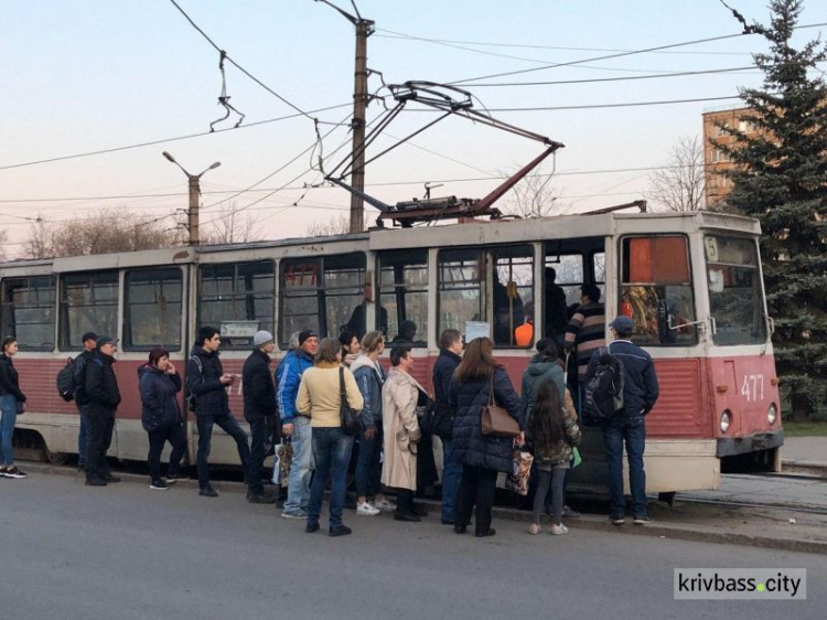 В Кривом Роге с 22 мая в общественном транспорте отменяются перевозки по пропускам