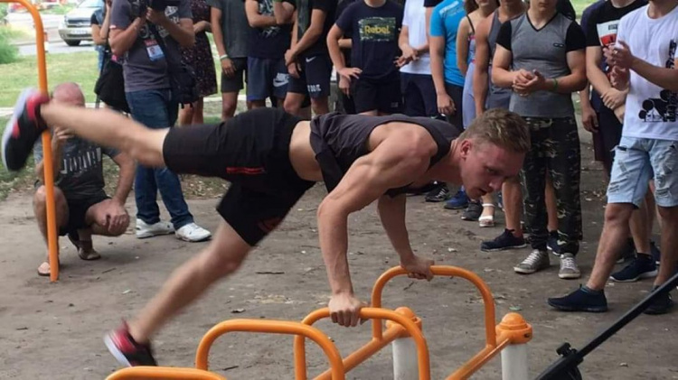 Названы победители: в Кривом Роге прошли соревнования по Street Workout (ФОТО)