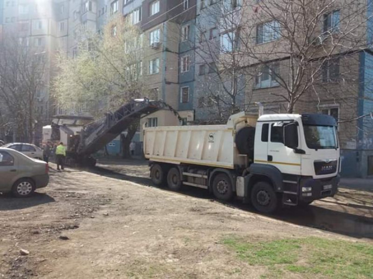 В Долгинцевском районе Кривого Рога стартовали ремонтные работы автодорог (фотофакт)