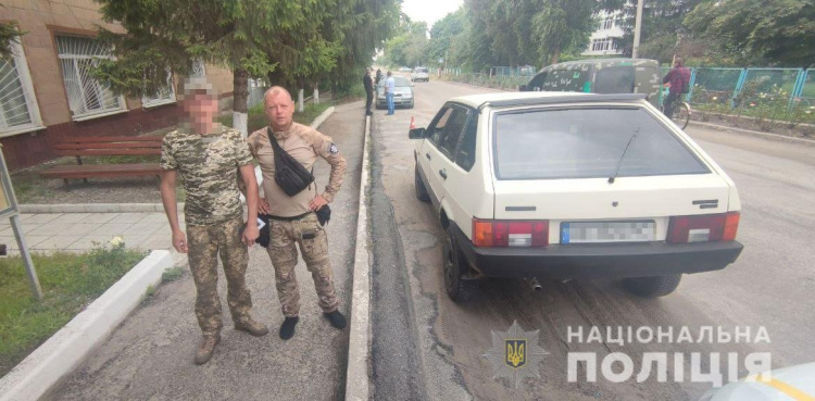 Правоохоронці Дніпропетровщині продовжують допомагати військовим