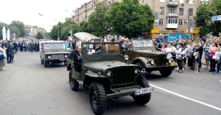 Во время шествия в Кривом Роге военная техника вышла из строя (ВИДЕО)