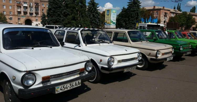 В Кривом Роге прошла выставка раритетных автомобилей (ФОТО)