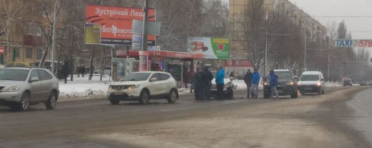 В Кривом Роге столкнулись 3 внедорожника