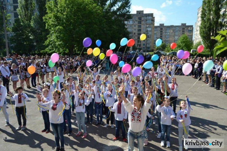 В Кривом Роге последний звонок прозвучал для 3145 выпускников  (ОБНОВЛЕНО)