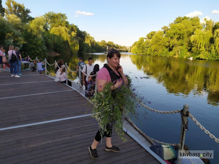 Песни, хороводы и венки на воде: как криворожане отметили Ивана Купала (фото)