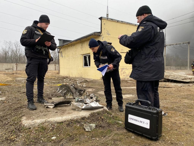 Правоохоронці документують наслідки атаки на Дніпропетровщині: з’явились перші фото 