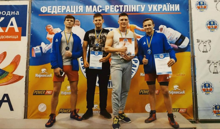 Юные криворожане вернулись с победой с чемпионата Украины по мас-рестлингу (фото)